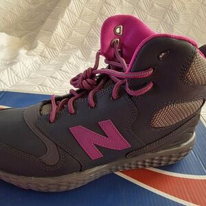 New Balance Women's/Youth Navy and Pink Hiking Boots Youth 5 Womens 6